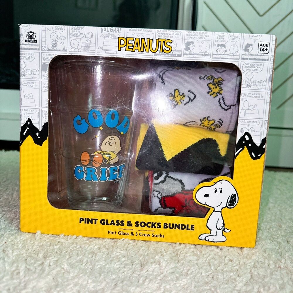 PEANUTS Snoopy Charlie Brown Pint Glass and 3-Pack of Socks Gift Set NEW